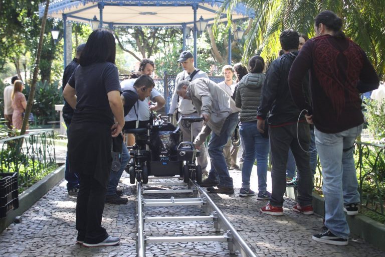 Cenas do filme sobre a vida de Edir Macedo são gravadas em Embu das Artes