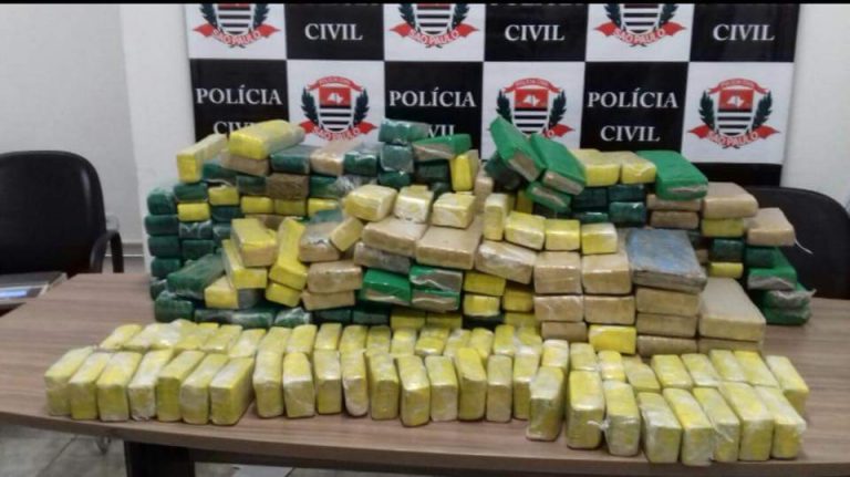 Polícia Civil apreende 236 tijolos de maconha em Taboão