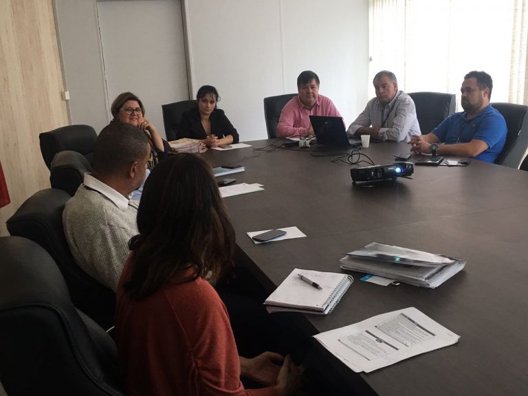 Plano de saneamento é revisado pela Sabesp e técnicos da Prefeitura de Embu das Artes
