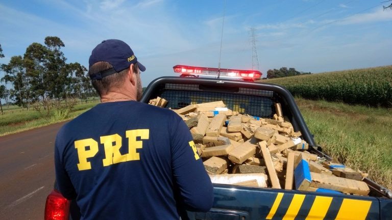 Carro com placas de Vargem Grande Paulista -SP capota com 1 tonelada de maconha no Mato Grosso do Sul