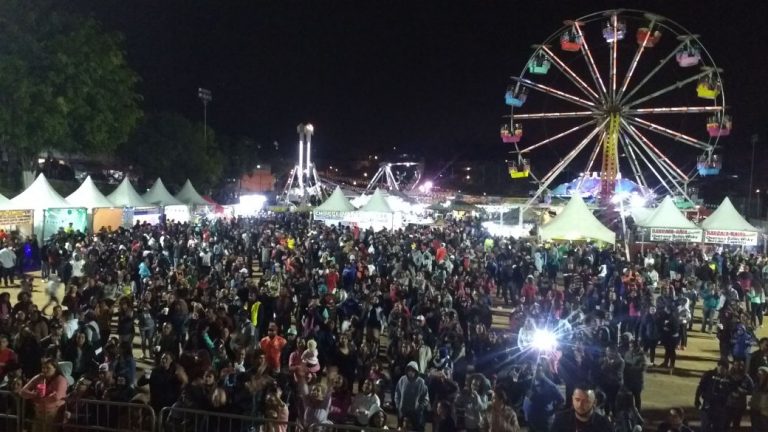 Arraial da ONG Família Ser Humano é inaugurado em Embu das Artes com show de Art Popular