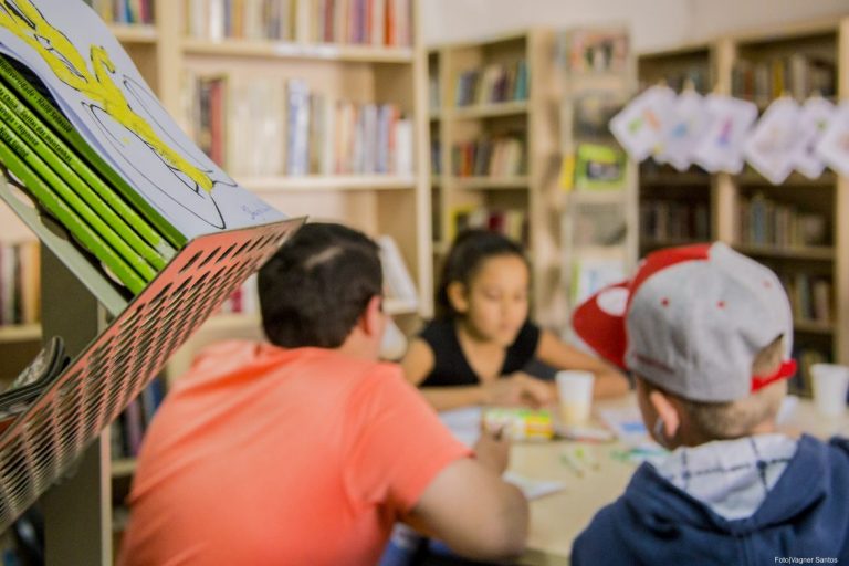 Garotada aproveita atividades de férias na Biblioteca de Caucaia