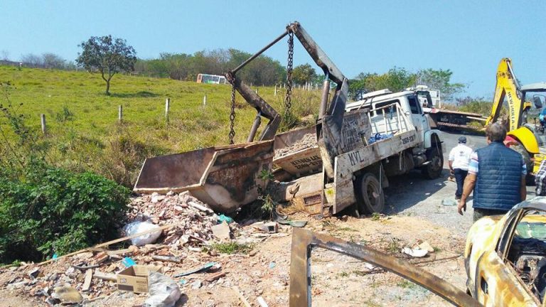 Homem é preso por descartar entulho em área proibida em Itapecerica da Serra