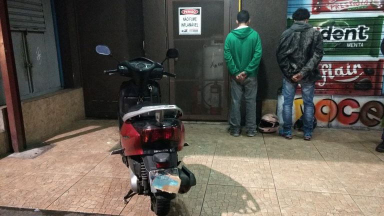 Dupla é presa por tentativa de assalto no ponto final do Jd. Santo Eduardo em Embu das Artes