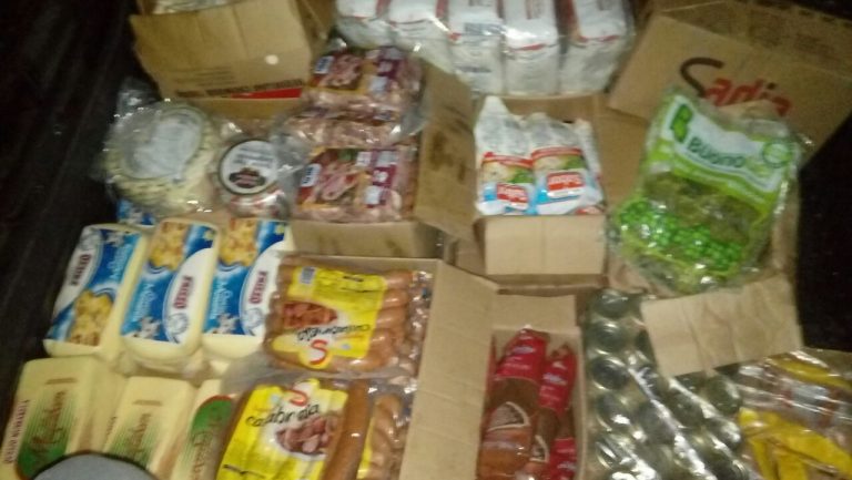 Indivíduo é preso descarregando mercadoria roubada em mercado de Embu das Artes