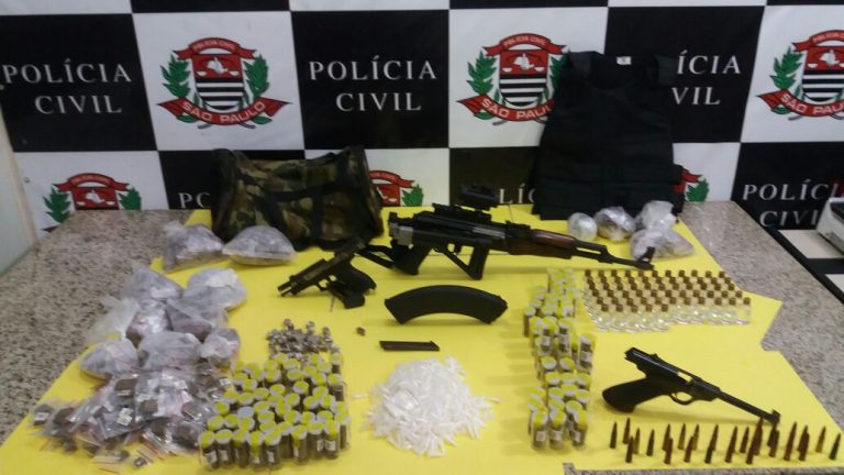 Polícia Civil apreende drogas, fuzil e munição no Capão Redondo