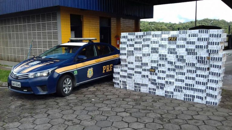 11 mil maços de cigarros contrabandeados são apreendidos na Régis Bittencourt