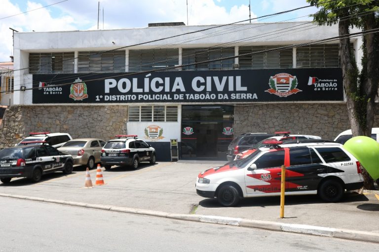 Troca de tiros entre policiais e bandidos deixa um morto em Taboão da Serra
