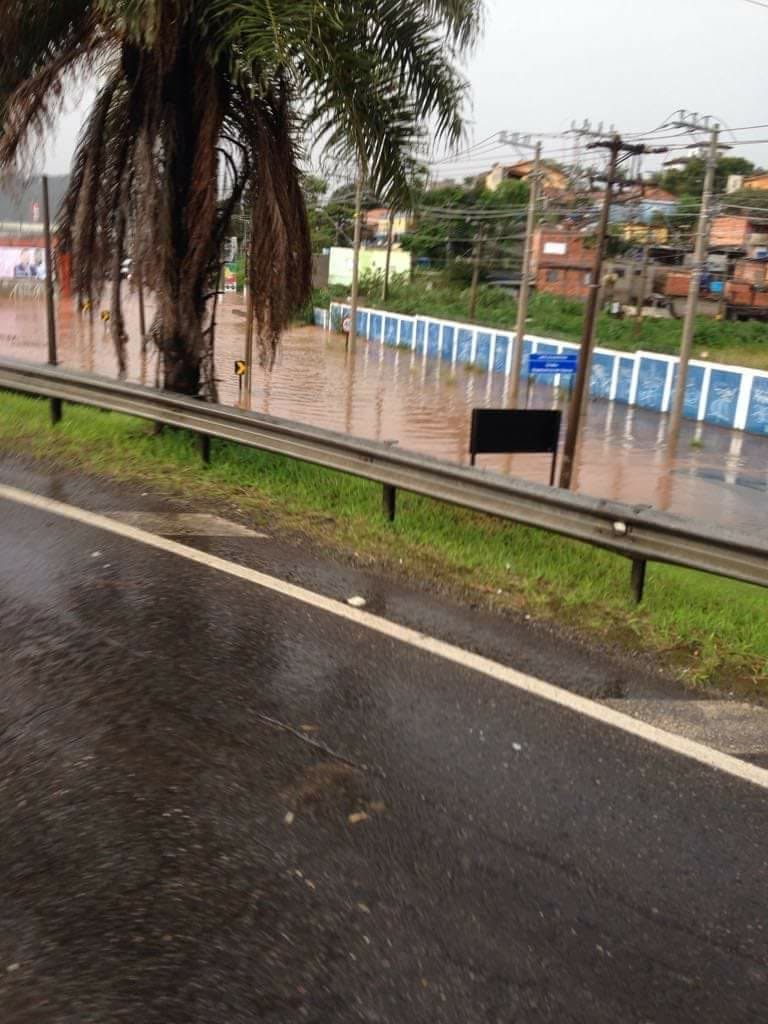 Após temporal, Jardim Pinheirinho fica inundado 