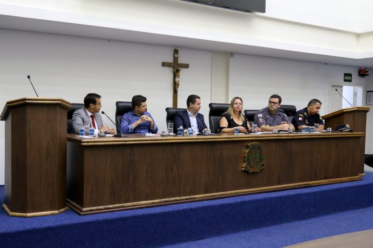 Câmara Municipal debate segurança para vans escolares em Taboão da Serra