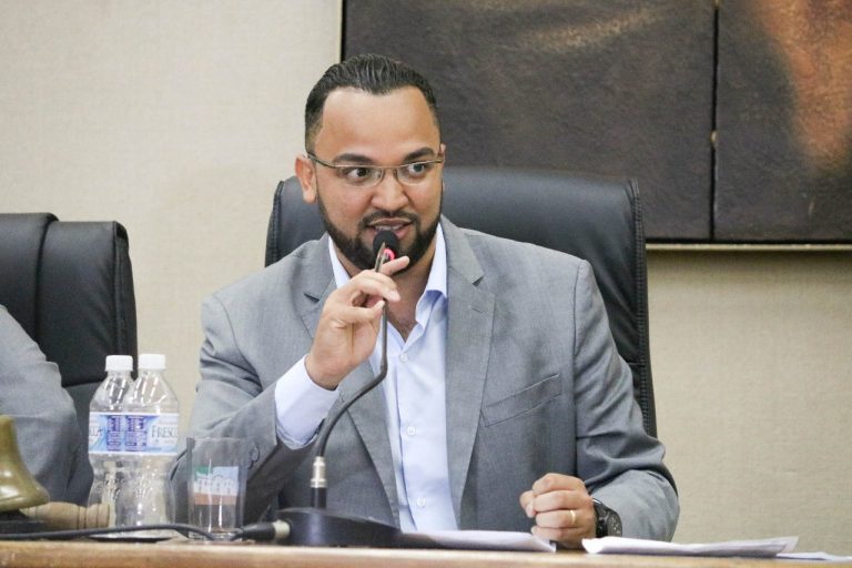 Hugo Prado apresenta projeto “Danificou? Vai ter que arrumar!” de empresas que deixam buracos na cidade