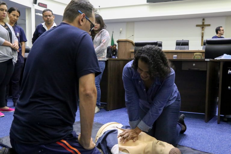 SAMU promove curso de primeiros socorros na Escola do Legislativo de Taboão
