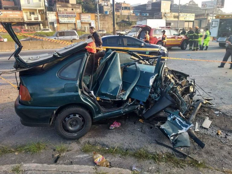 Capotamento deixa ferido em Taboão da Serra