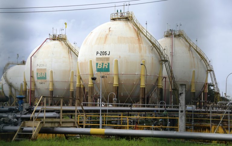Petrobras aumenta os preços da gasolina e do diesel