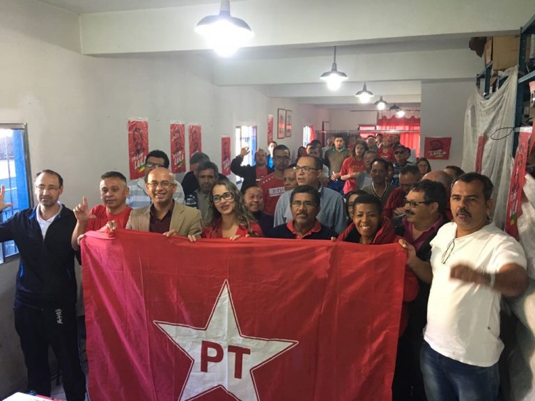 PT lançou pré-candidatura de Lula à Presidência neste domingo (27)