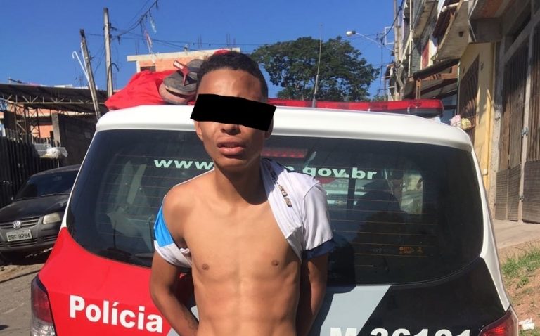 Adolescente com carro roubado é detido pela PM em Embu das Artes