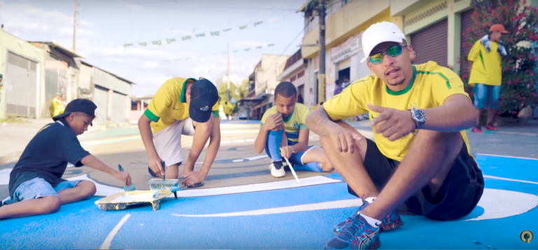 Mc Gui GS grava clipe da Copa do Mundo no Morro do Macaco em Cotia