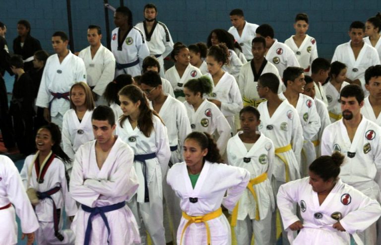 Academia de ginástica é inaugurada no Ginásio do Valo Velho