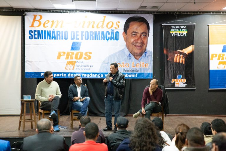 João Leite reúne população para discutir problemas e mostrar soluções para a juventude