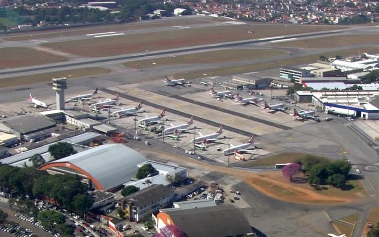 Falha em radar em SP na sexta ainda causa reflexos em voos neste sábado