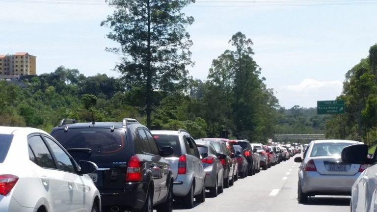 Veja os melhores horários para a pegar estrada em SP no feriadão de Finados