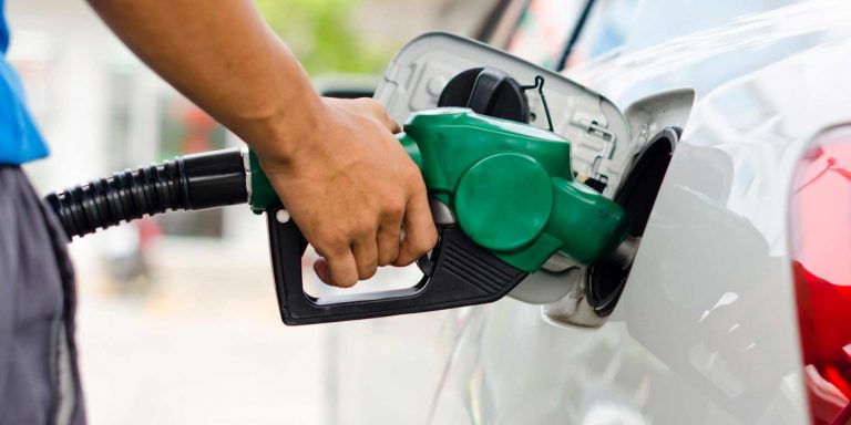 Petrobras anuncia 3ª redução na semana no preço da gasolina nas refinarias