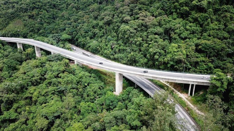 Duplicação da Serra do Cafezal completa 1 ano com redução no tempo de viagem