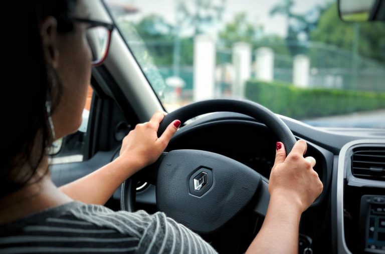 Estudo mostra que mulheres são mais cautelosas ao volante
