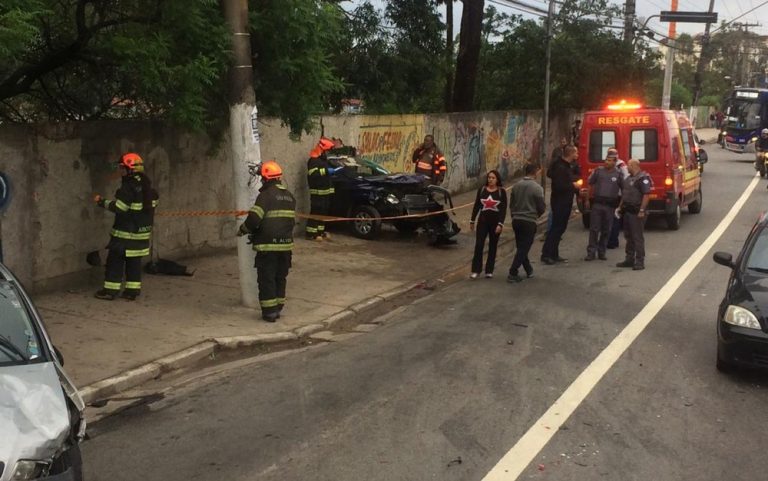 Colisão deixa dois feridos na Estrada de Itapecerica