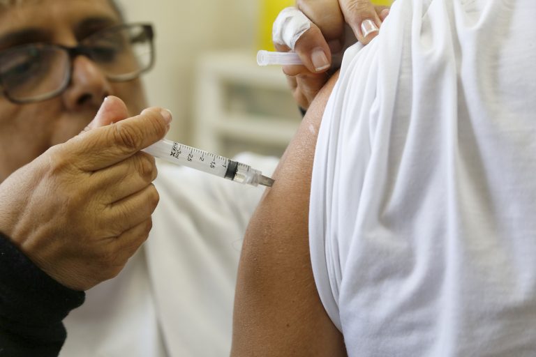 Vacinação contra a Gripe começa dia 10/04 para gestantes e crianças