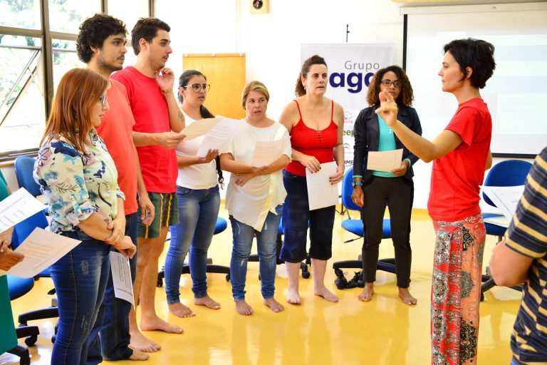 Dani Mattos leva Heitor Villa-Lobos para crianças e educadores em Embu das Artes