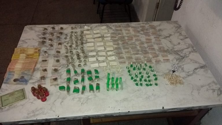 Homem é preso pela PM acusado de tráfico de drogas em Embu das Artes