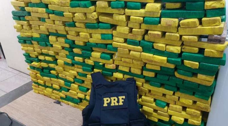 PRF prende homem com 343 Kg de maconha em Itapecerica