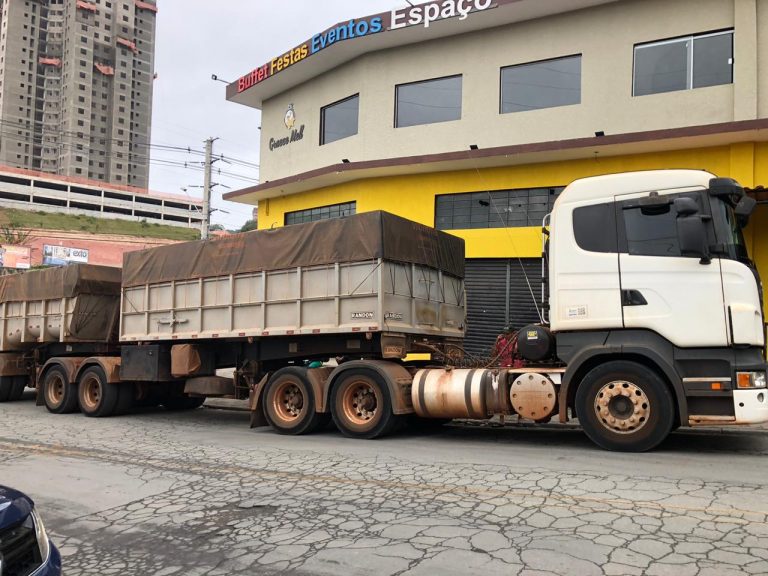 GCM recupera caminhão com carga roubada em Embu das Artes