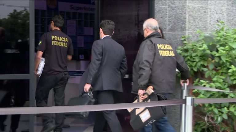 PF faz operação contra fraude na compra de merenda em Cotia