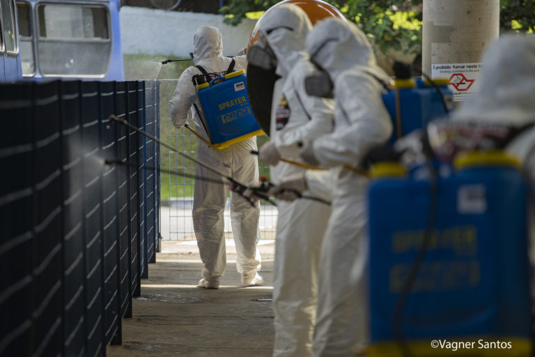 Itapecerica da Serra e Cotia realizam desinfecção nas ruas para evitar contaminação