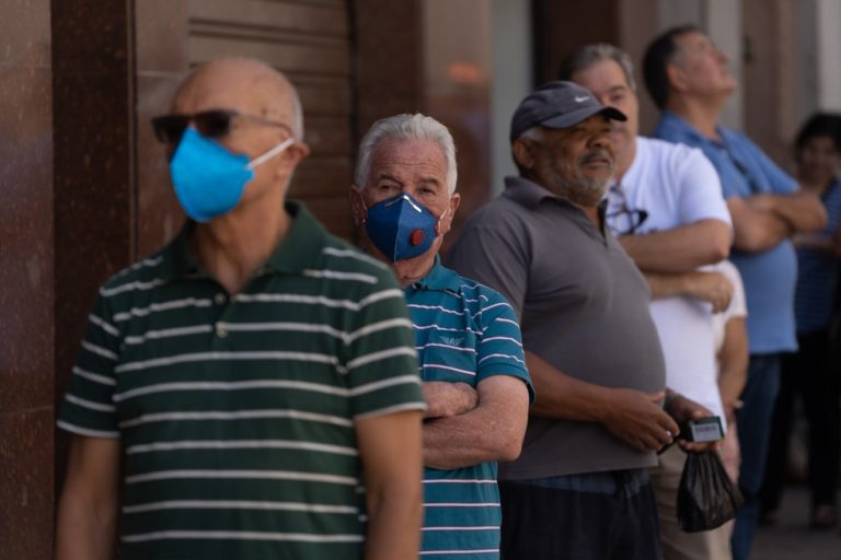 Vacina da gripe está em falta em 18 cidades da Grande SP