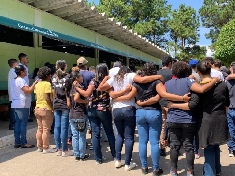 Corpo de estudante assassinado em Paraisópolis é enterrado em Embu