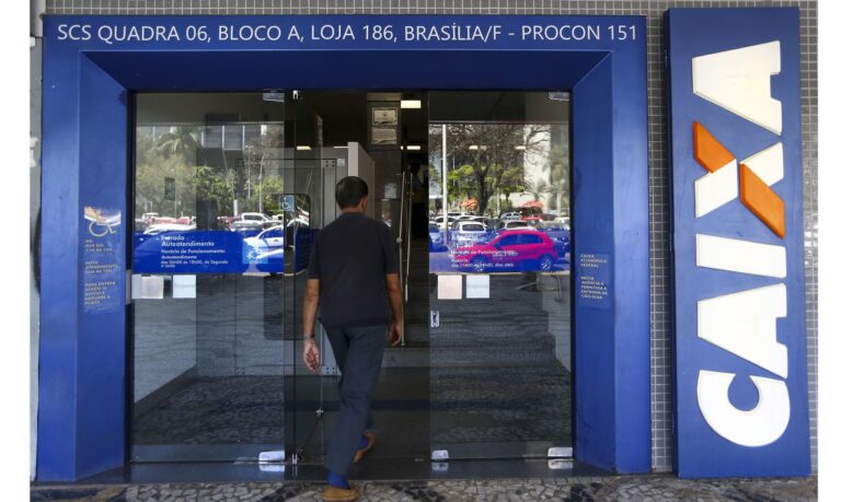 Agências da Caixa passam a abrir duas horas mais cedo