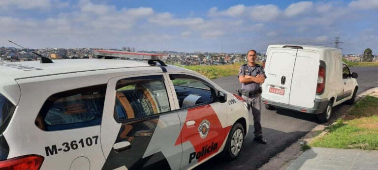 PM de Embu das Artes recupera veículo roubado