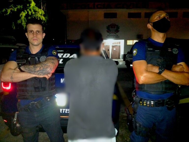 Homem invade casa da ex mulher e é preso pela GCM de Embu das Artes