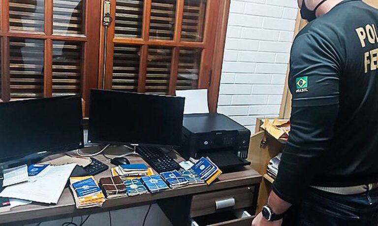 Operação contra fraudes no INSS é deflagrada pela PF em Cotia