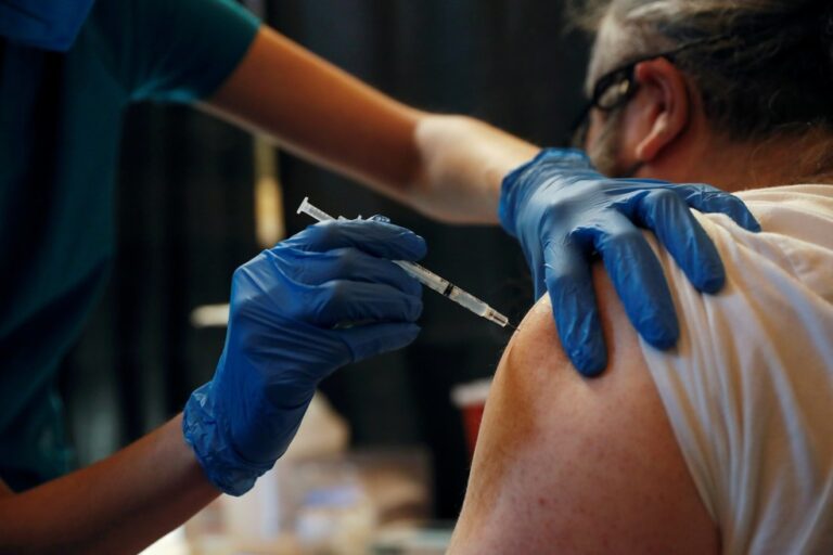 EUA anunciam doação de mais 55 milhões de doses de vacinas