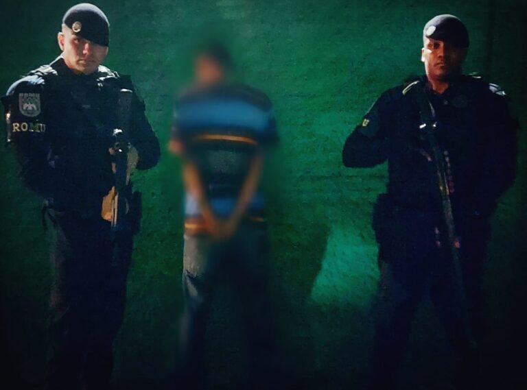Romu prende homem vendendo drogas dentro de uma escola em Embu das Artes
