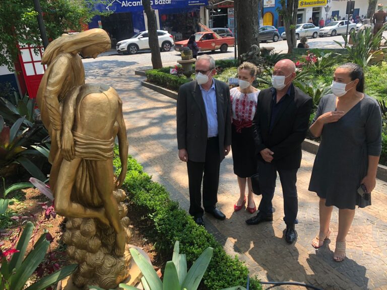 Consulado da Ucrânia visita Embu das Artes e realizará exposição de ‘130 anos da imigração ucraniana’