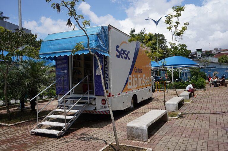 Biblioteca itinerante do Sesc retorna à Praça Luiz Gonzaga