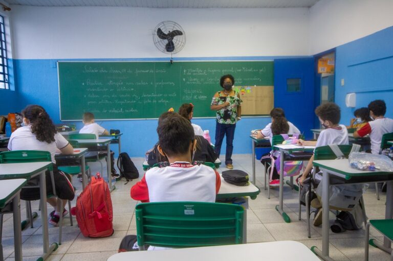 Prefeitura abre concurso público para contratação de 120 professores