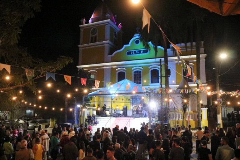 “Arraiá de São Pedro”: Muita festa e diversão esquentam o povo no Largo da Matriz