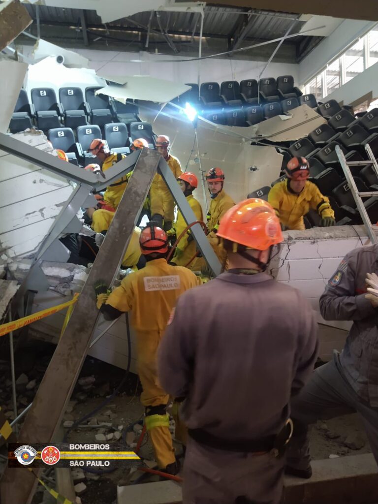 Desabamento em Itapecerica da Serra deixa 9 mortos e 31 feridos, diz Corpo de Bombeiros