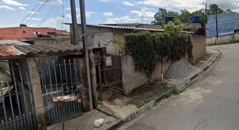Bebê morre carbonizado após incêndio atingir sua casa em Itapecerica da Serra
